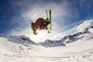 开云体育官网-老鹰全面压制尼克斯，利拉德式领袖如何撕裂钢铁防线